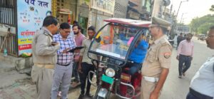 यातायात नियमों तथा यात्रियों की सुरक्षा के साथ खिलवाड़ कर रहे वाहनों पर यात्री कर अधिकारी ने की बड़ी कार्यवाही