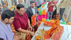 नवरात्रि अष्टमी पर अमेठी कलेक्ट्रेट में 51 कन्याओं का पूजन
