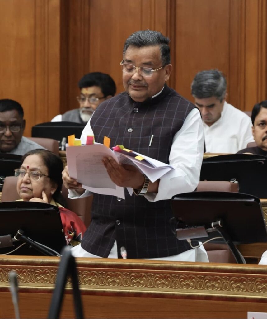 विधान परिषद में गंगा क्रूज पर चर्चा, मंत्री जयवीर सिंह का विपक्ष को जवाब