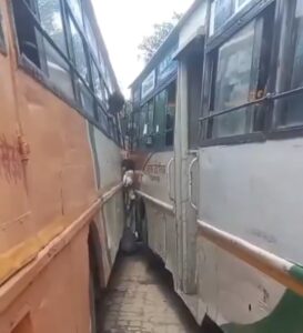 हरदोई बस स्टैंड पर दर्दनाक हादसा दो बसों के बीच फंसी महिला यात्री, सिर कुचलने से मौके पर मौत